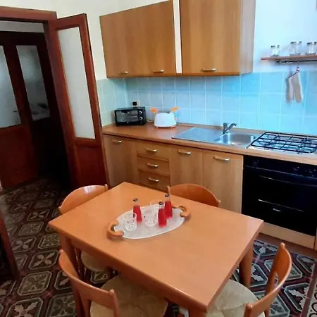 Grazioso Bilocale Con Vista Su Parco Comunale A Due Passi Dal Centro Apartment *